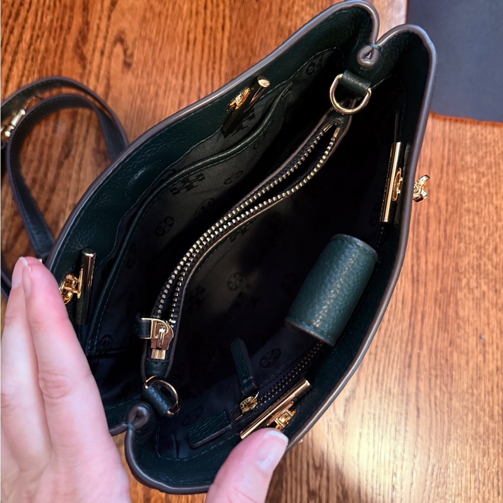 Tory Burch Carson Leather Convertible Bag - Picture 5 of 10